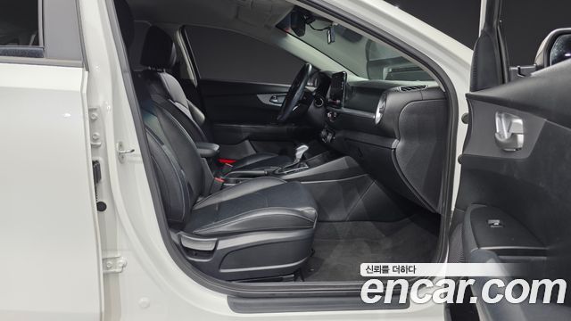 Kia K3 2022 — photo 16