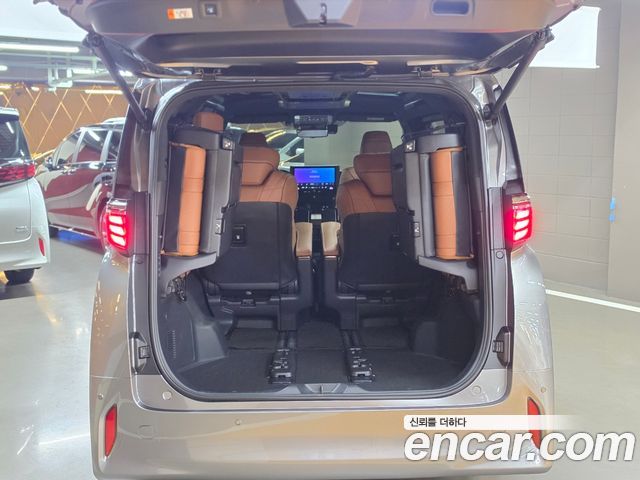 Toyota Alphard 2024 — photo 20
