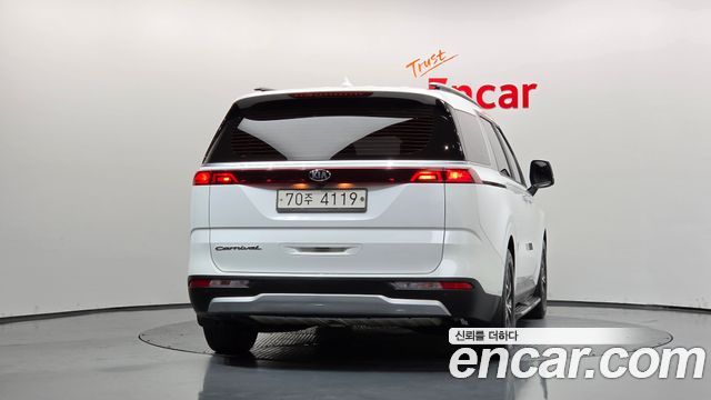 Kia Canival 2021 — photo 4