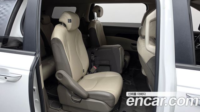 Kia Canival 2021 — photo 17