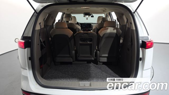 Kia Canival 2021 — photo 22