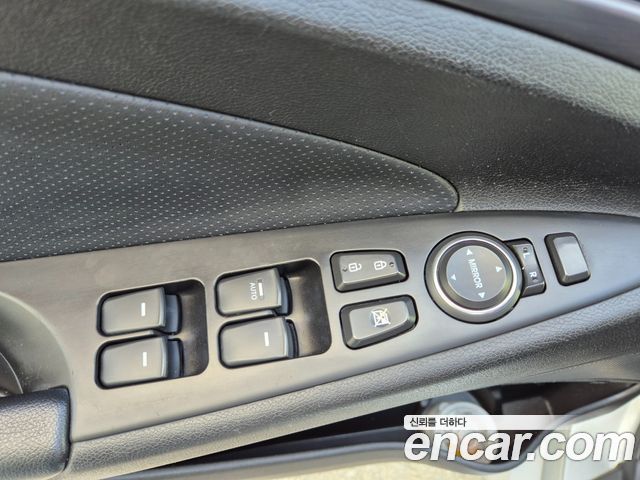 Hyundai Sonata 2012 — photo 18