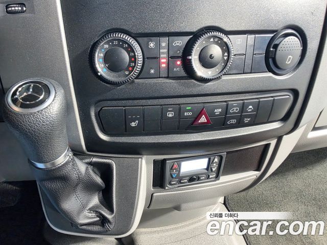 Mercedes-Benz Sprinter 2017 — photo 12