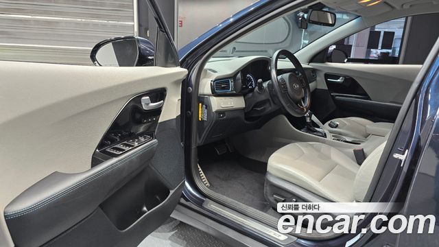 Kia Niro 2018 — photo 10