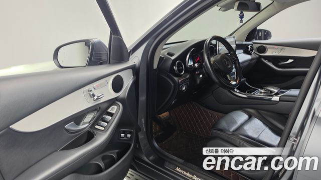 Mercedes-Benz GLC-Class 2019 — photo 10