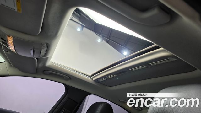 Mercedes-Benz C-Class 2017 — photo 19