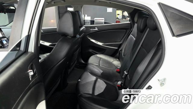 Hyundai Accent 2014 — photo 16