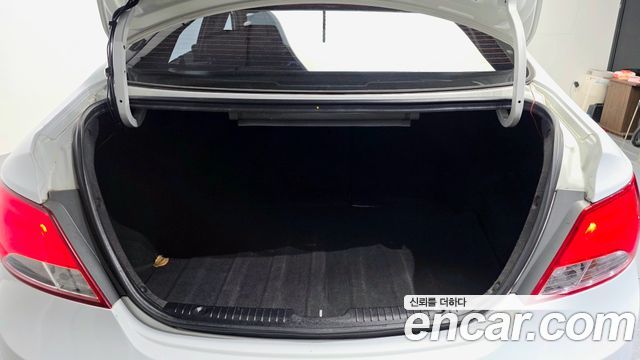 Hyundai Accent 2014 — photo 31