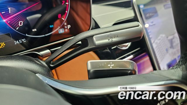Mercedes-Benz S-Class 2024 — photo 9