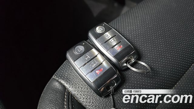 Kia K3 2015 — photo 21