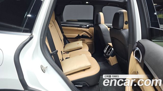 Porsche Cayenne 2016 — photo 11
