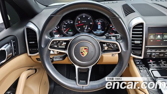 Porsche Cayenne 2016 — photo 12
