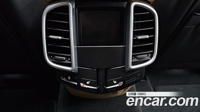 Porsche Cayenne 2016 — photo 17
