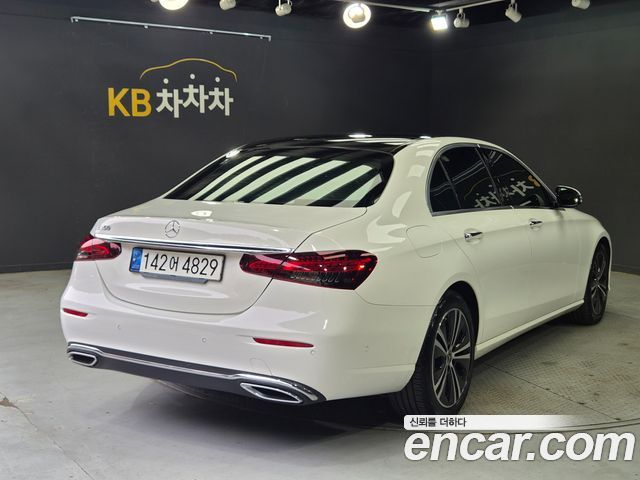 Mercedes-Benz E-Class 2021 — photo 4
