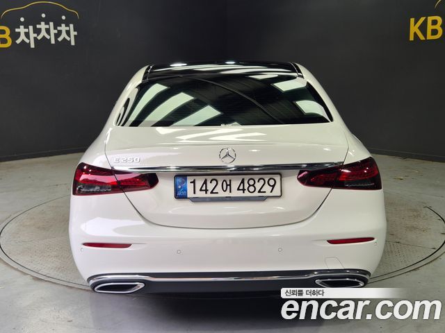 Mercedes-Benz E-Class 2021 — photo 6