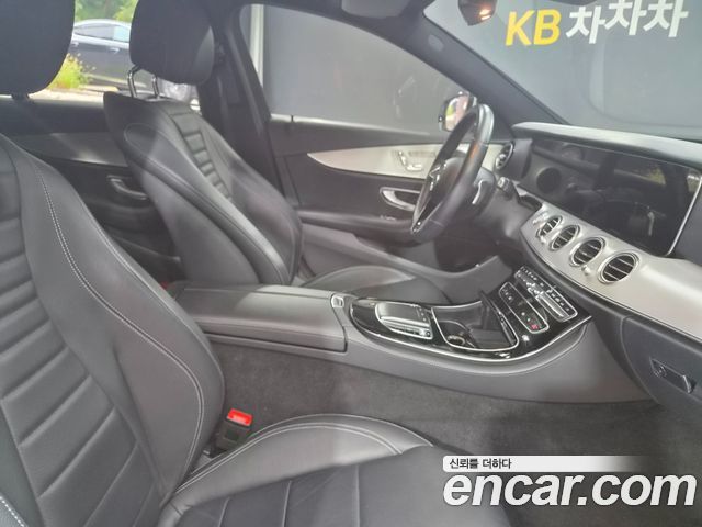 Mercedes-Benz E-Class 2021 — photo 10
