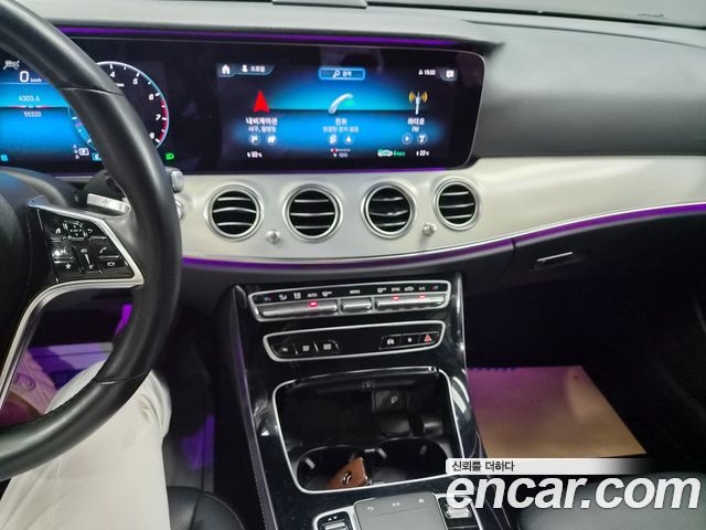 Mercedes-Benz E-Class 2021 — photo 11