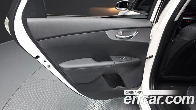 Kia K3 2022 — photo 15