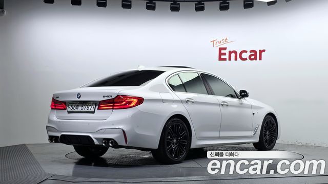 BMW 5-Series 2018 — photo 2