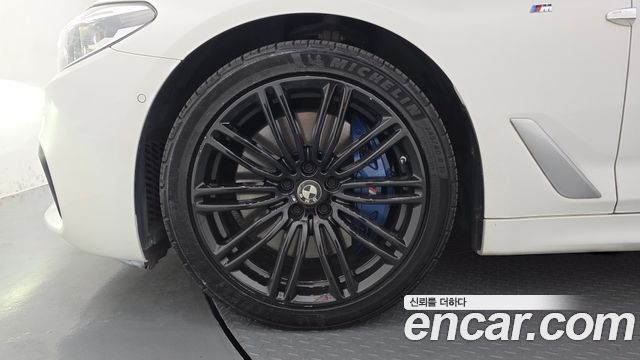 BMW 5-Series 2018 — photo 5