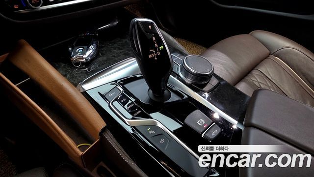 BMW 5-Series 2018 — photo 9