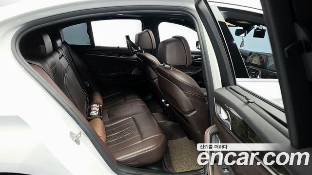 BMW 5-Series 2018 — photo 12