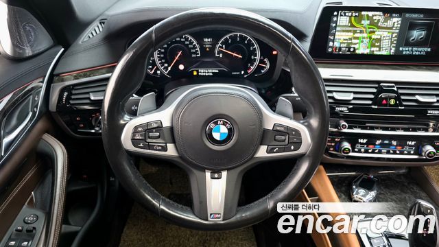BMW 5-Series 2018 — photo 13