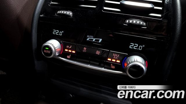 BMW 5-Series 2018 — photo 18