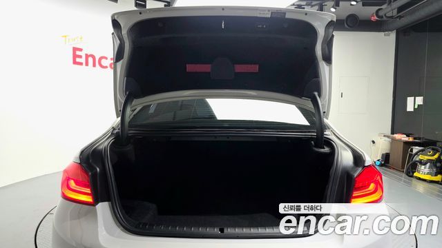 BMW 5-Series 2018 — photo 19