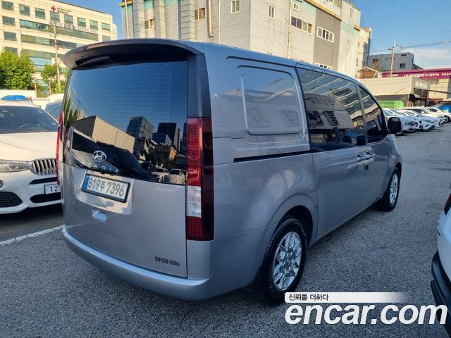Hyundai Staria 2022 — photo 4