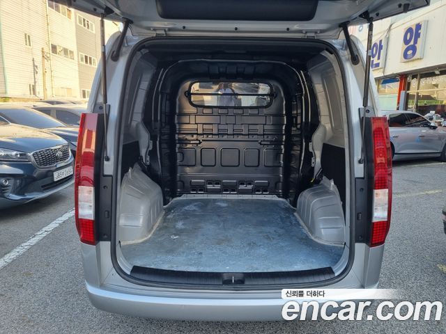 Hyundai Staria 2022 — photo 8