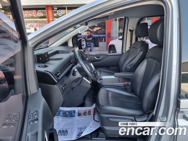 Hyundai Staria 2022 — photo 9