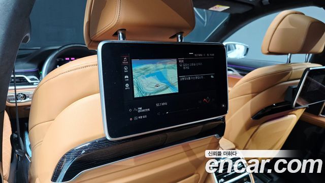BMW 7-Series 2021 — photo 19