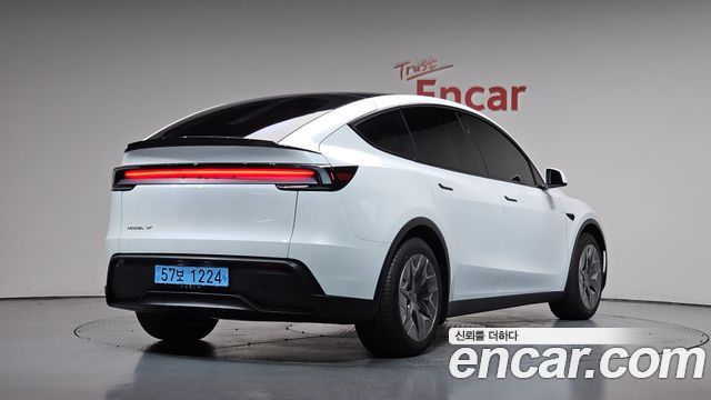 Tesla Model Y 2026 — photo 2