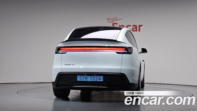 Tesla Model Y 2026 — photo 4