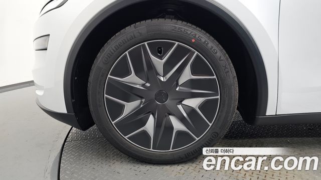 Tesla Model Y 2026 — photo 5