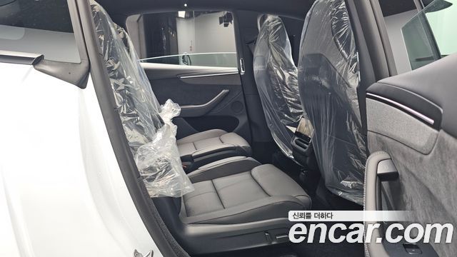 Tesla Model Y 2026 — photo 17