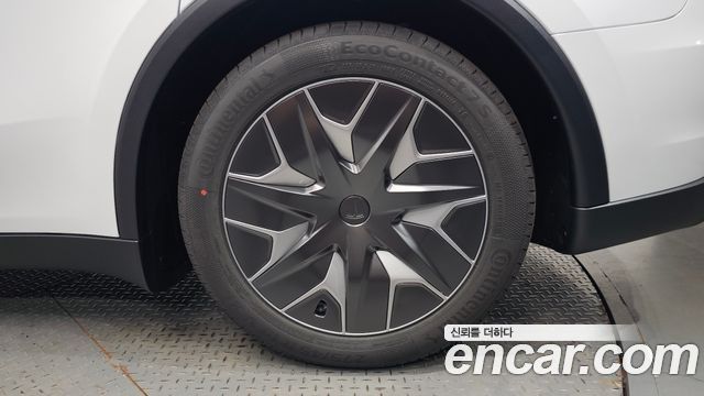Tesla Model Y 2026 — photo 7