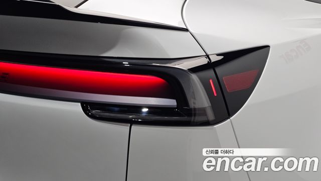 Tesla Model Y 2026 — photo 9