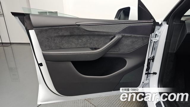 Tesla Model Y 2026 — photo 14