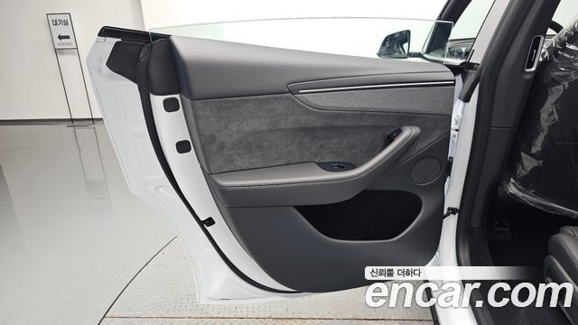 Tesla Model Y 2026 — photo 15