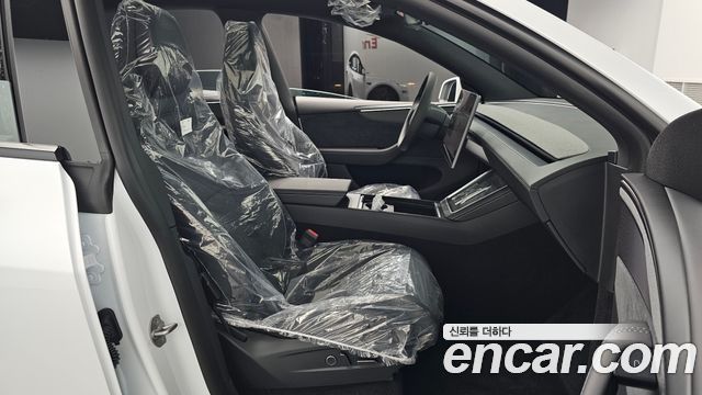 Tesla Model Y 2026 — photo 16
