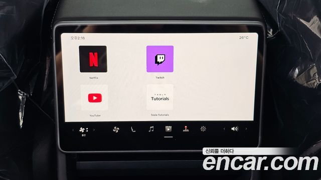 Tesla Model Y 2026 — photo 30