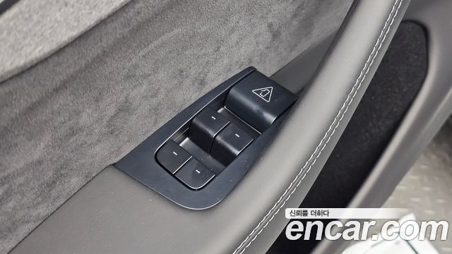 Tesla Model Y 2026 — photo 32