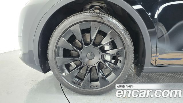Tesla Model Y 2023 — photo 5