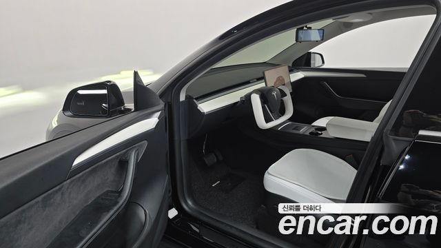 Tesla Model Y 2023 — photo 13