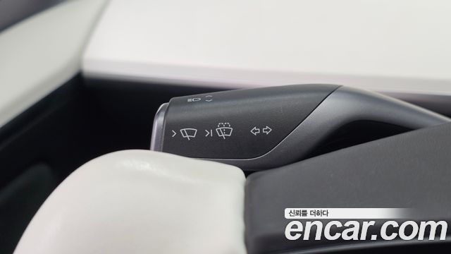 Tesla Model Y 2023 — photo 25