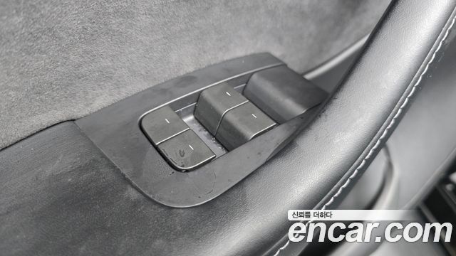 Tesla Model Y 2023 — photo 26