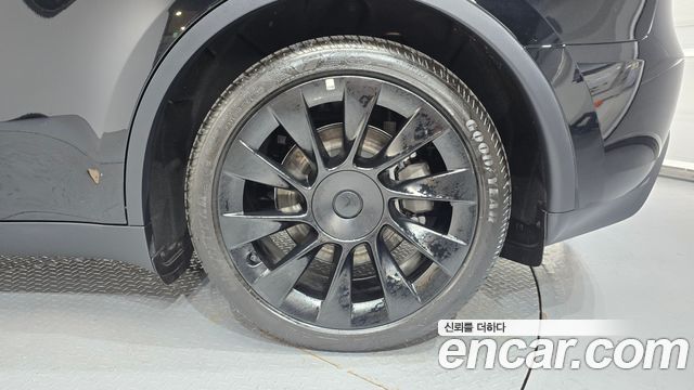 Tesla Model Y 2023 — photo 7