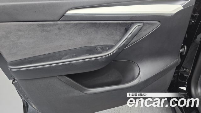 Tesla Model Y 2023 — photo 14